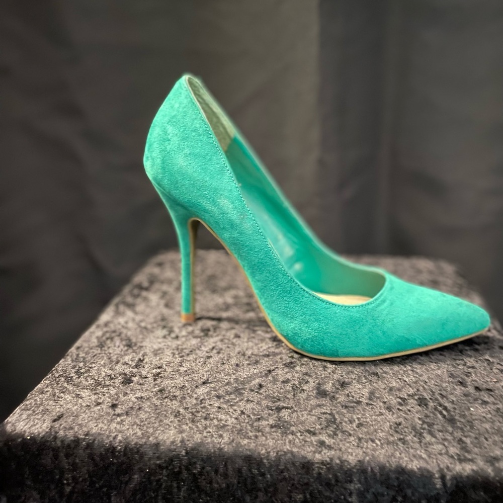 Heels - Picture 6 of 6